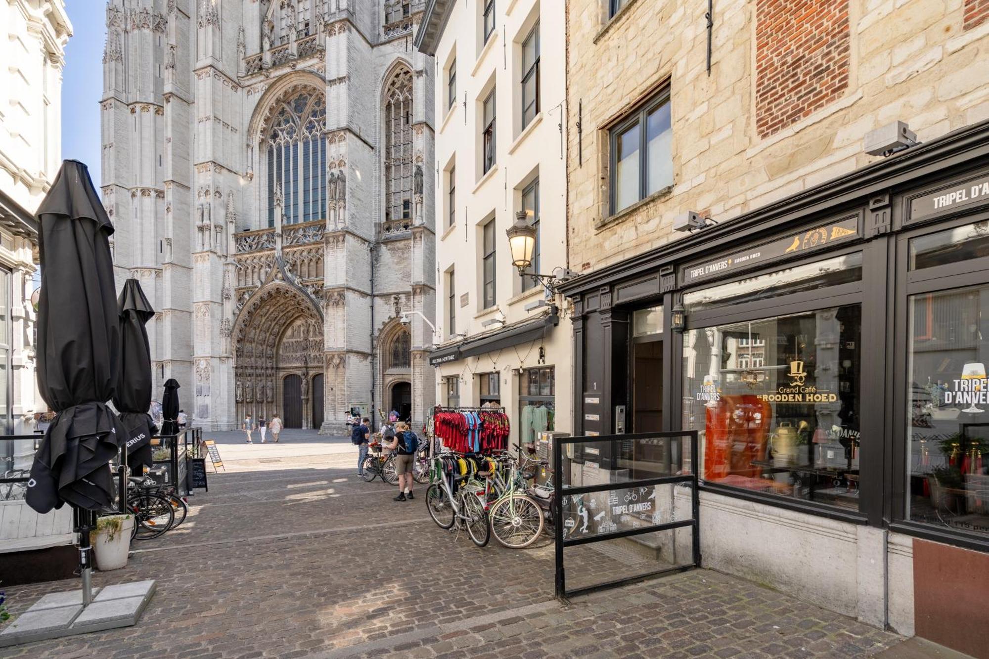 Tempel Cathedral Lodge In The Heart Of Antwerpen Bagian luar foto